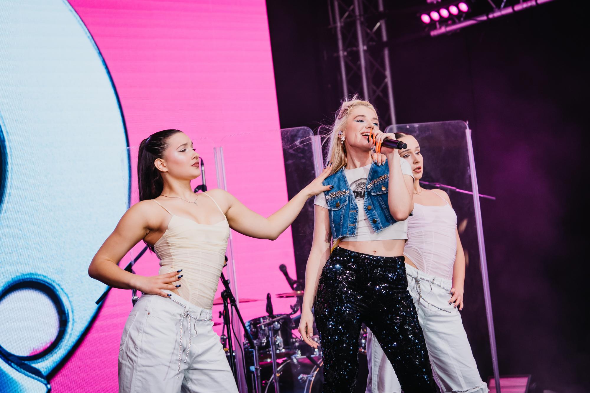 "Під подушкою": як Даша Квіткова збирала гроші для дітей (фото)