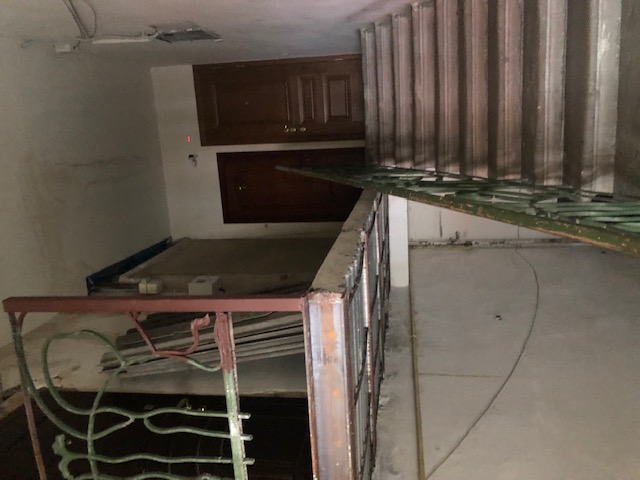 У Тернополі продають квартиру, вхід до якої замурований (фото)