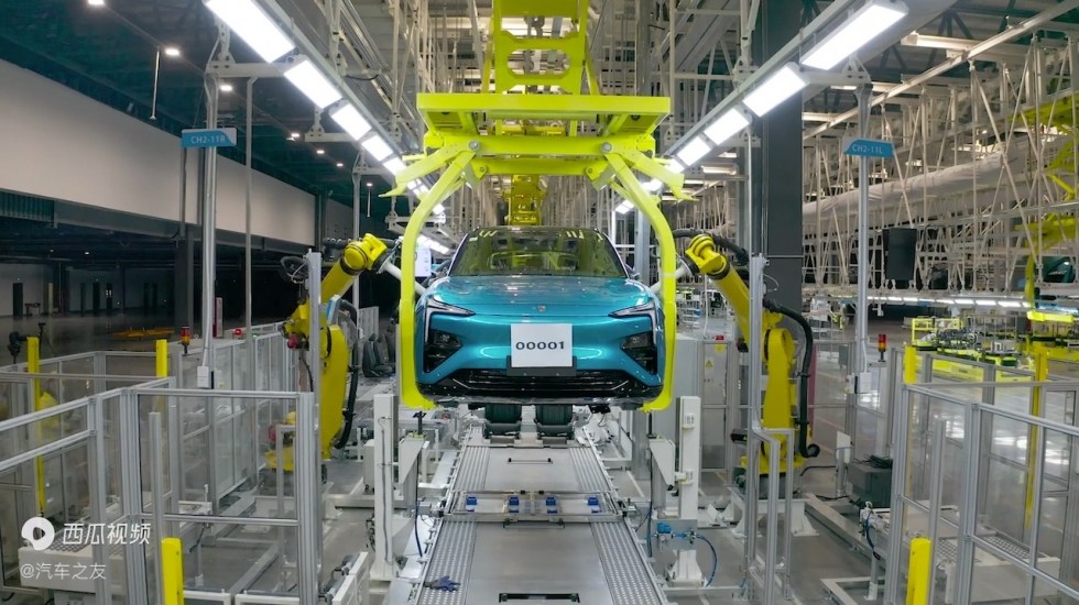 Дефолт не помеха: застройщик, который остановил свои стройки, начал выпуск автомобилей