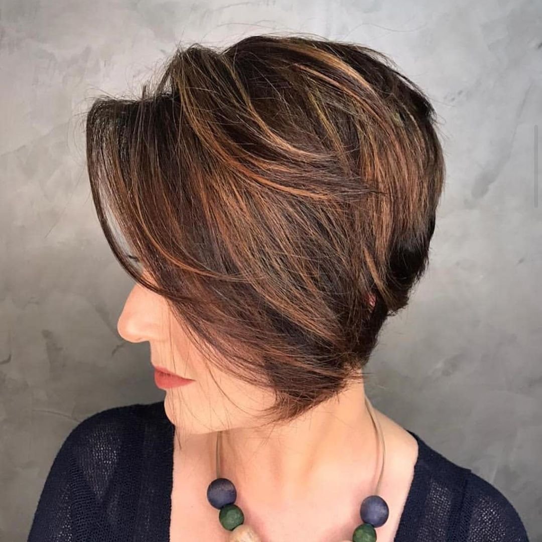 Эта стрижка поможет выглядеть моложе: она уже набирает популярность