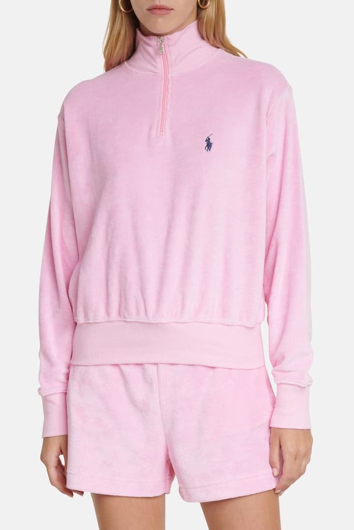 "Пушистая" одежда стала новым трендом лета 2022 года: как носить красиво