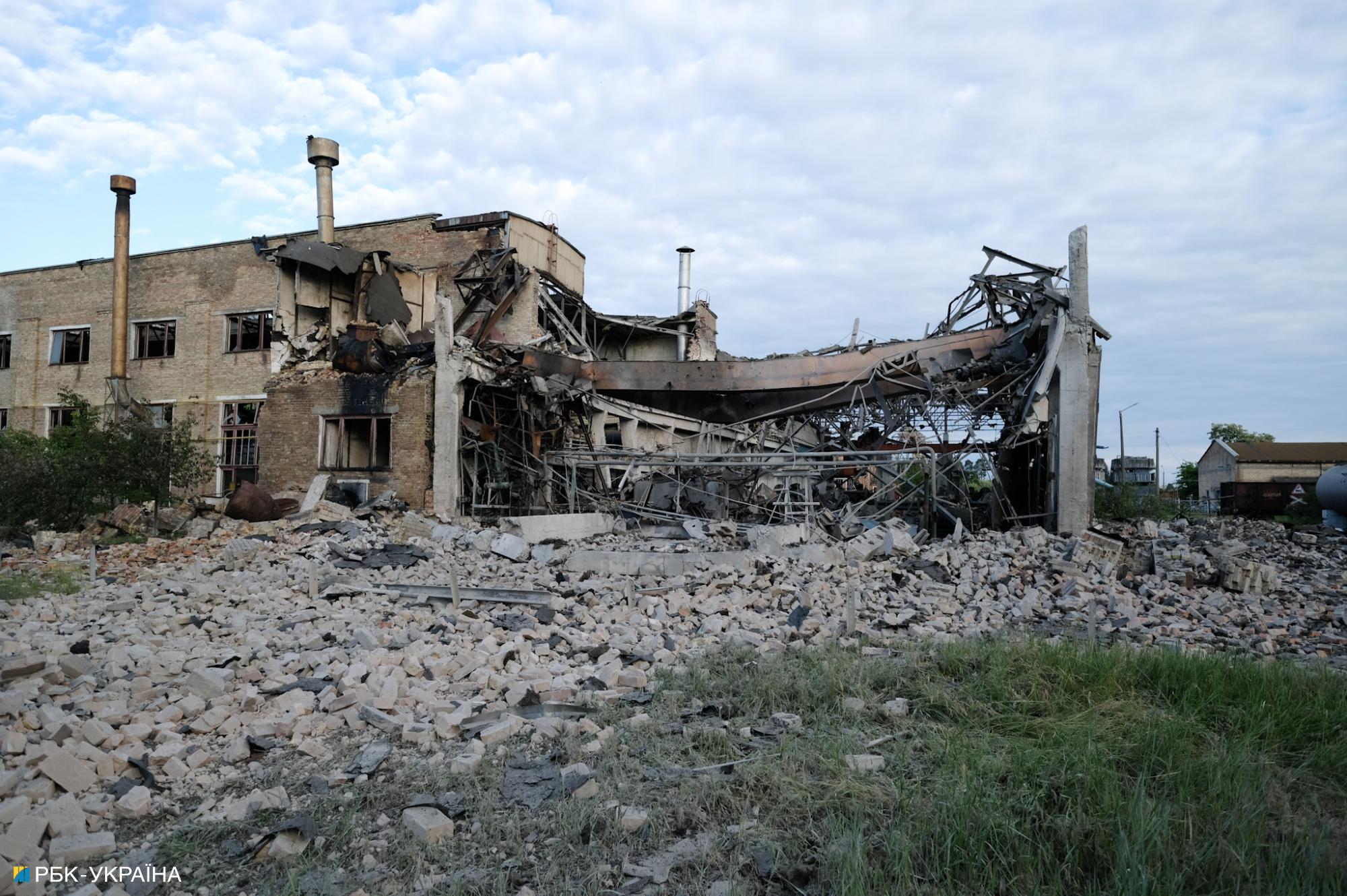 Ранковий удар по Києву. Фоторепортаж з обстріляного ДВРЗ