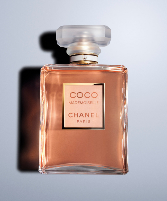 Топ-10 жіночих парфумів для незабутнього побачення: аромати, що зачаровують