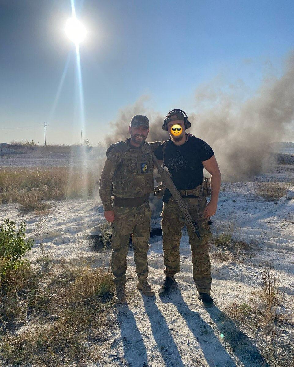 "Молюся за тебе". Фреймут показала рідкісне дитяче фото з братом-захисником