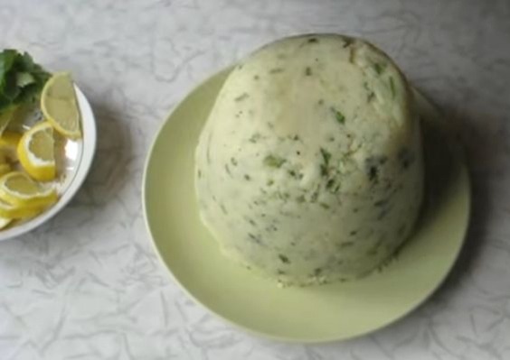 Закусочний картопляний торт із рибою: такого ви точно ще не готували!