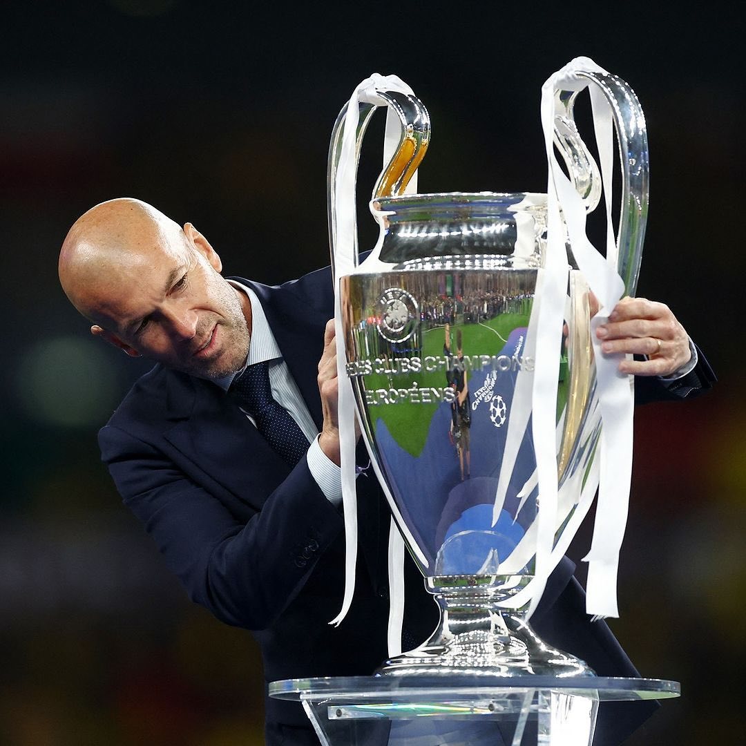 Зидан возглавит сборную Франции: раскрыты детали тайной сделки легенды