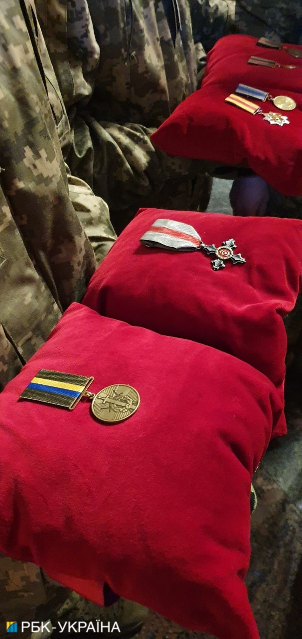 У Києві прощаються з загиблим поетом Максимом Кривцовим: щемливі фото