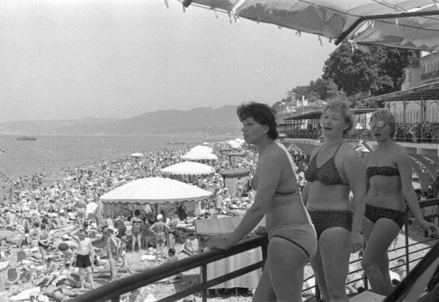 Давай взятку за путевки, либо отдыхай "дикарем". Какими на самом деле были отпуска в СССР