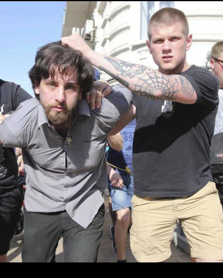 Достали 8 осколков: звезду украинского кино ранили на восточном фронте