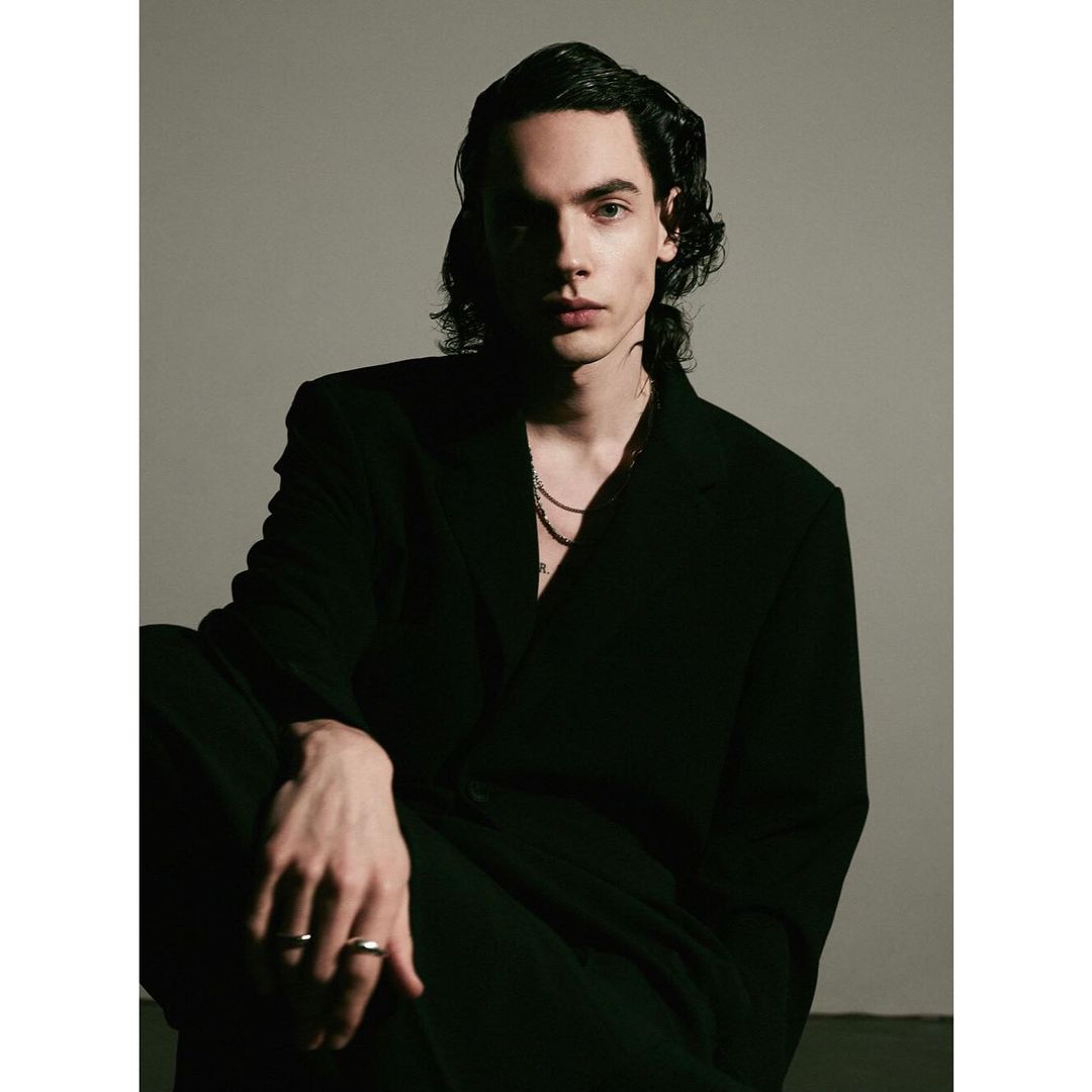 С показов Prada в Милане на передовую: манекенщик из Броваров стал военным медиком