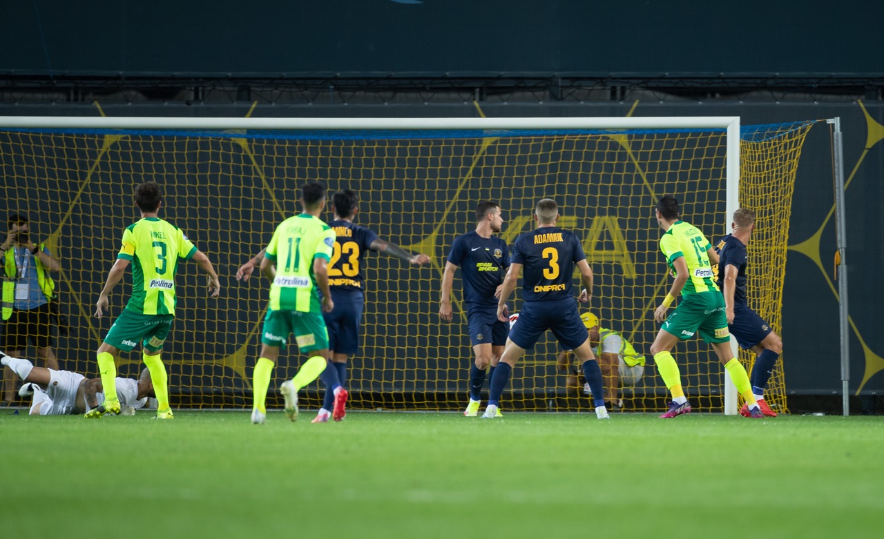 "Днепр-1" проиграл дебютный матч в еврокубках с необычным дублем капитана