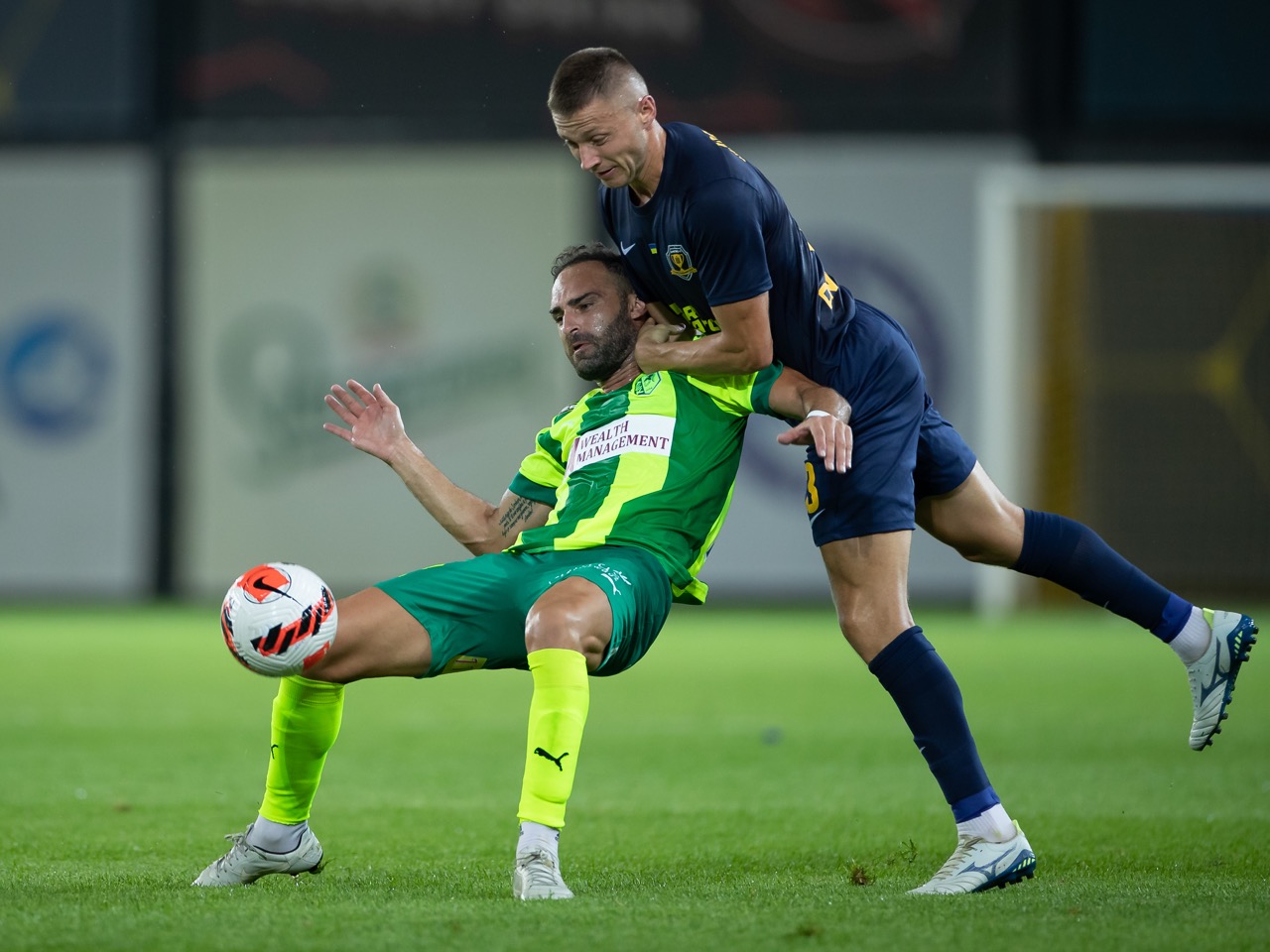 "Днепр-1" проиграл дебютный матч в еврокубках с необычным дублем капитана