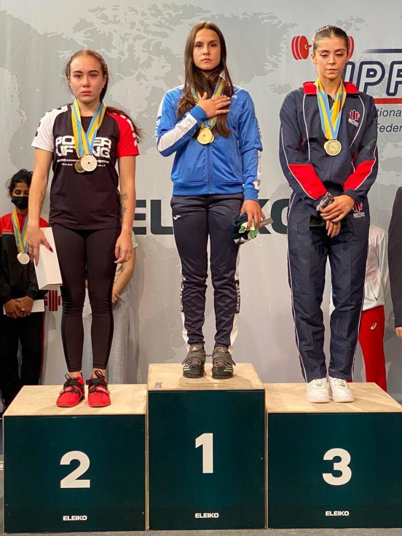 15-летняя украинская спортсменка стала чемпионкой мира по пауэрлифтингу (фото)