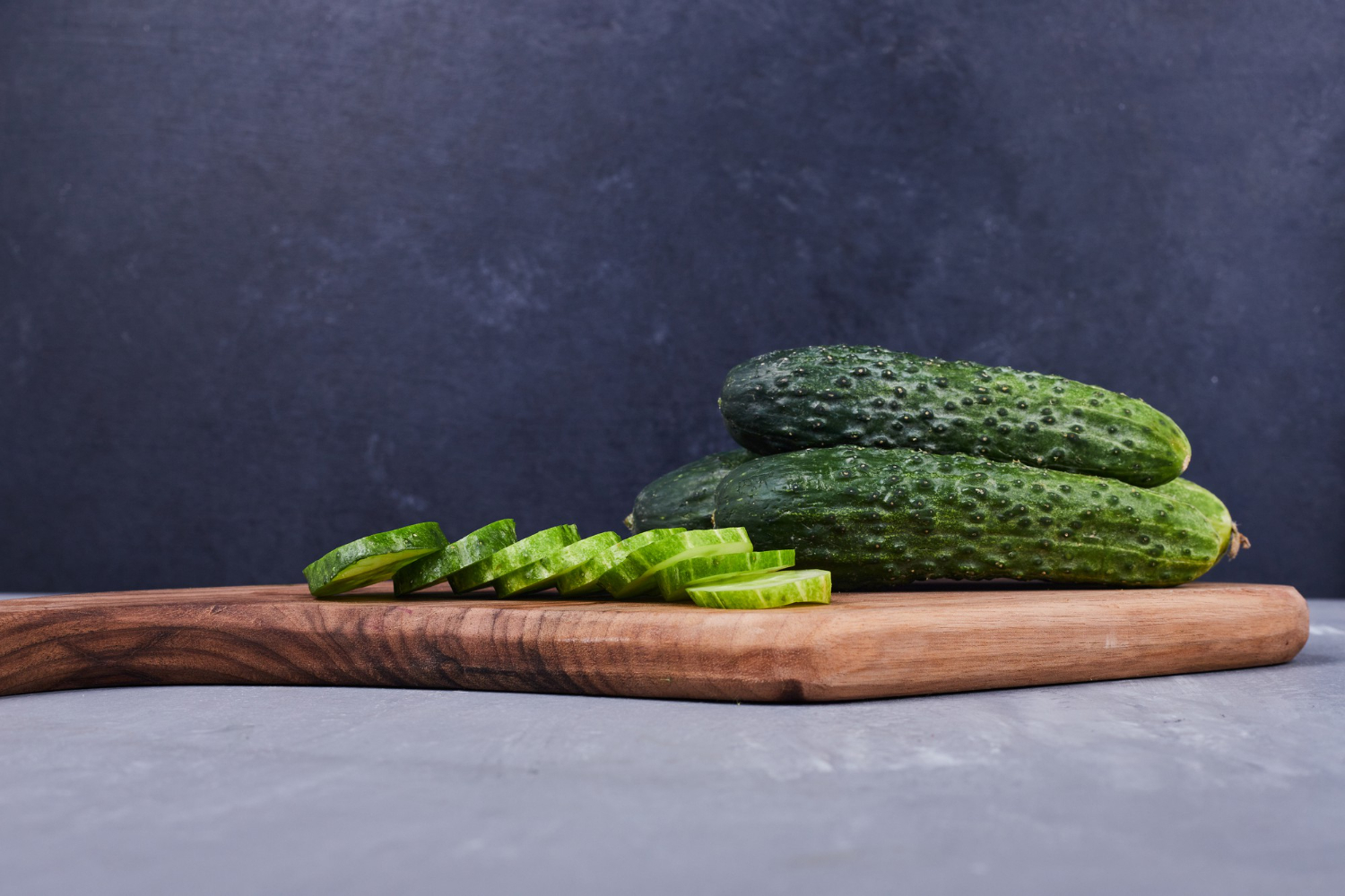 Скільки і як краще зберігати огірки, щоб вони не гнили