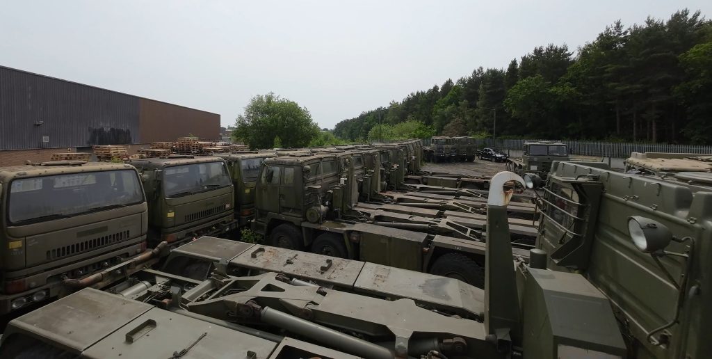 Порошенко у Британії купує ще одну партію потужних тягачів для ЗСУ