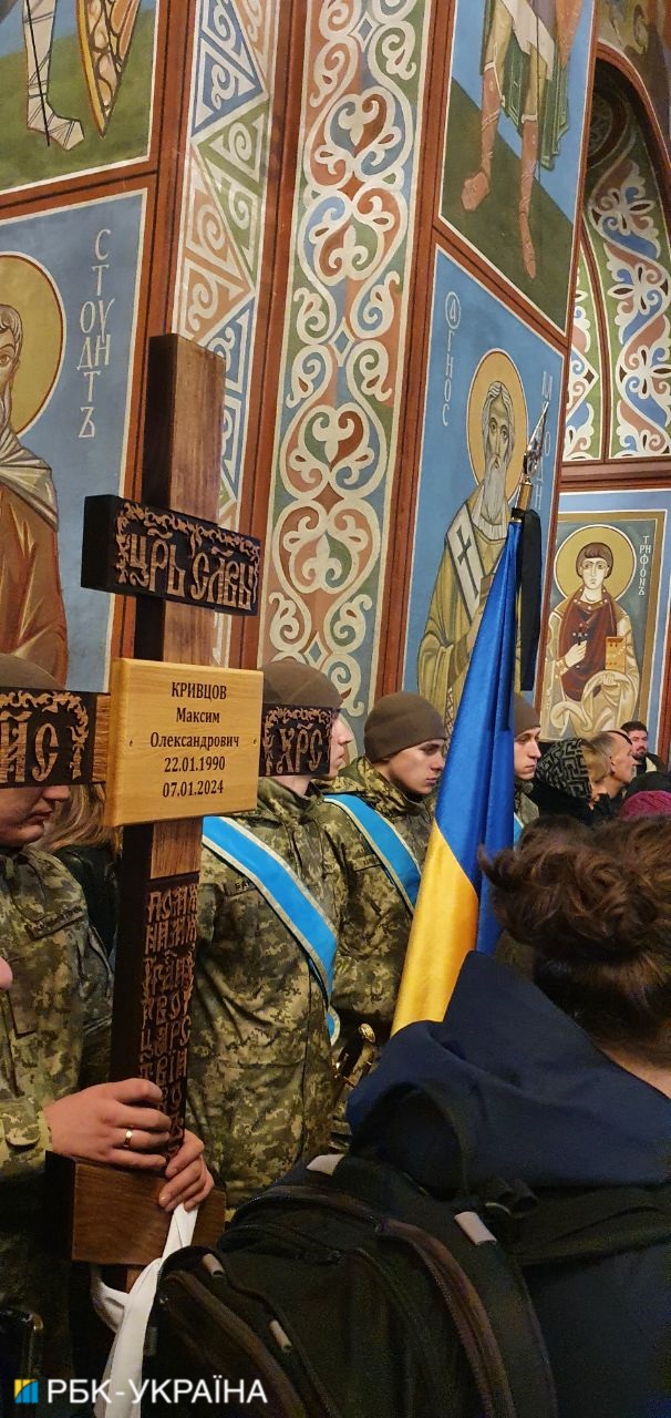 У Києві прощаються з загиблим поетом Максимом Кривцовим: щемливі фото