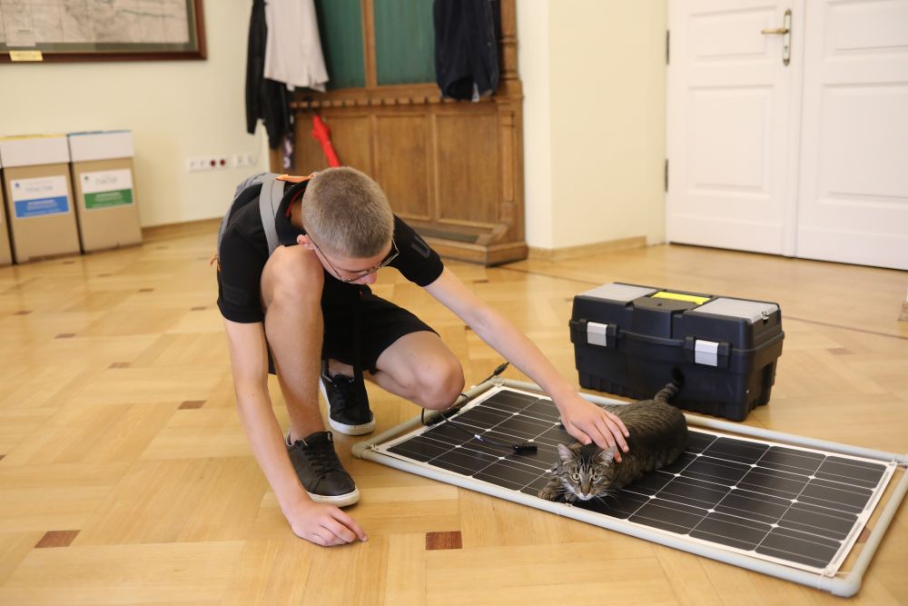 Во Львове школьник изобрел мощнейшую зарядную станцию для ВСУ: чем она особенная