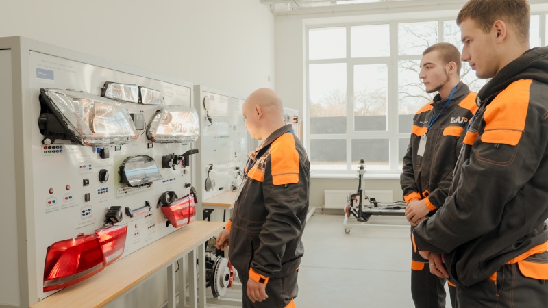 Робота, яку не замінить AI: чому компанії "полюють" на кваліфікованих будівельників