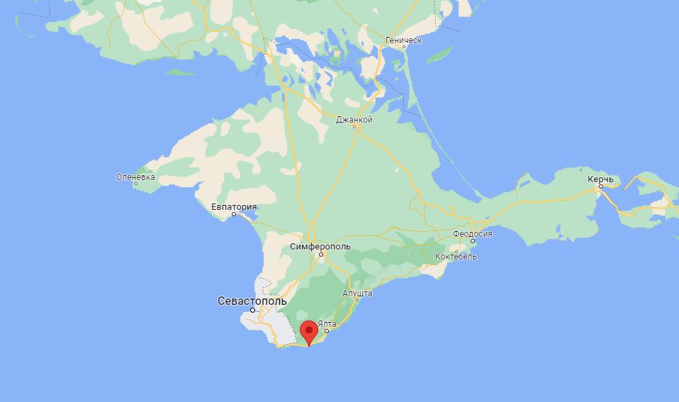 В Крыму снова сообщают о взрывах. Вблизи Ялты горит лес