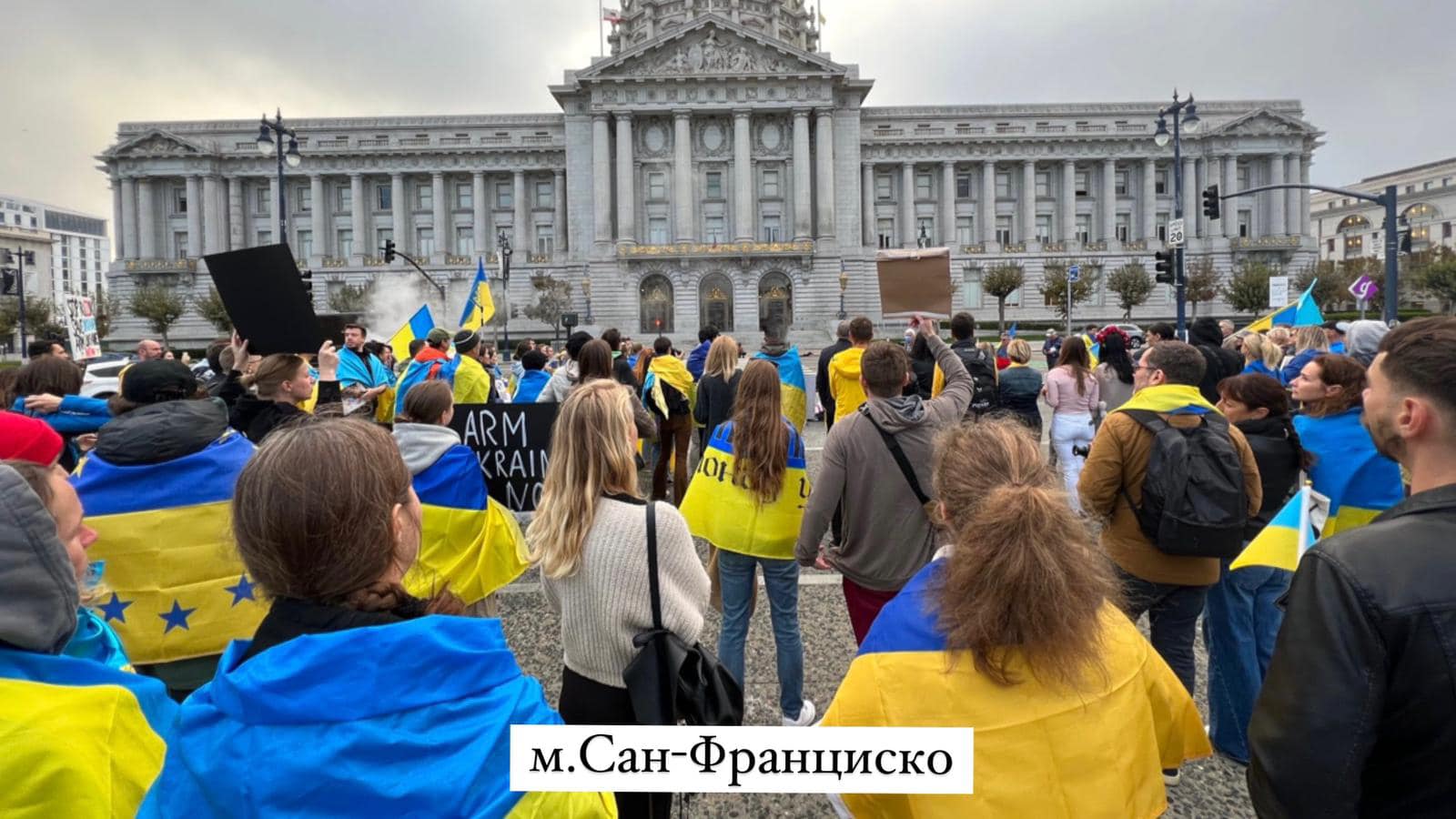 Ракетный террор РФ вывел на митинги в поддержку Украины тысячи людей в разных странах: фото и видео