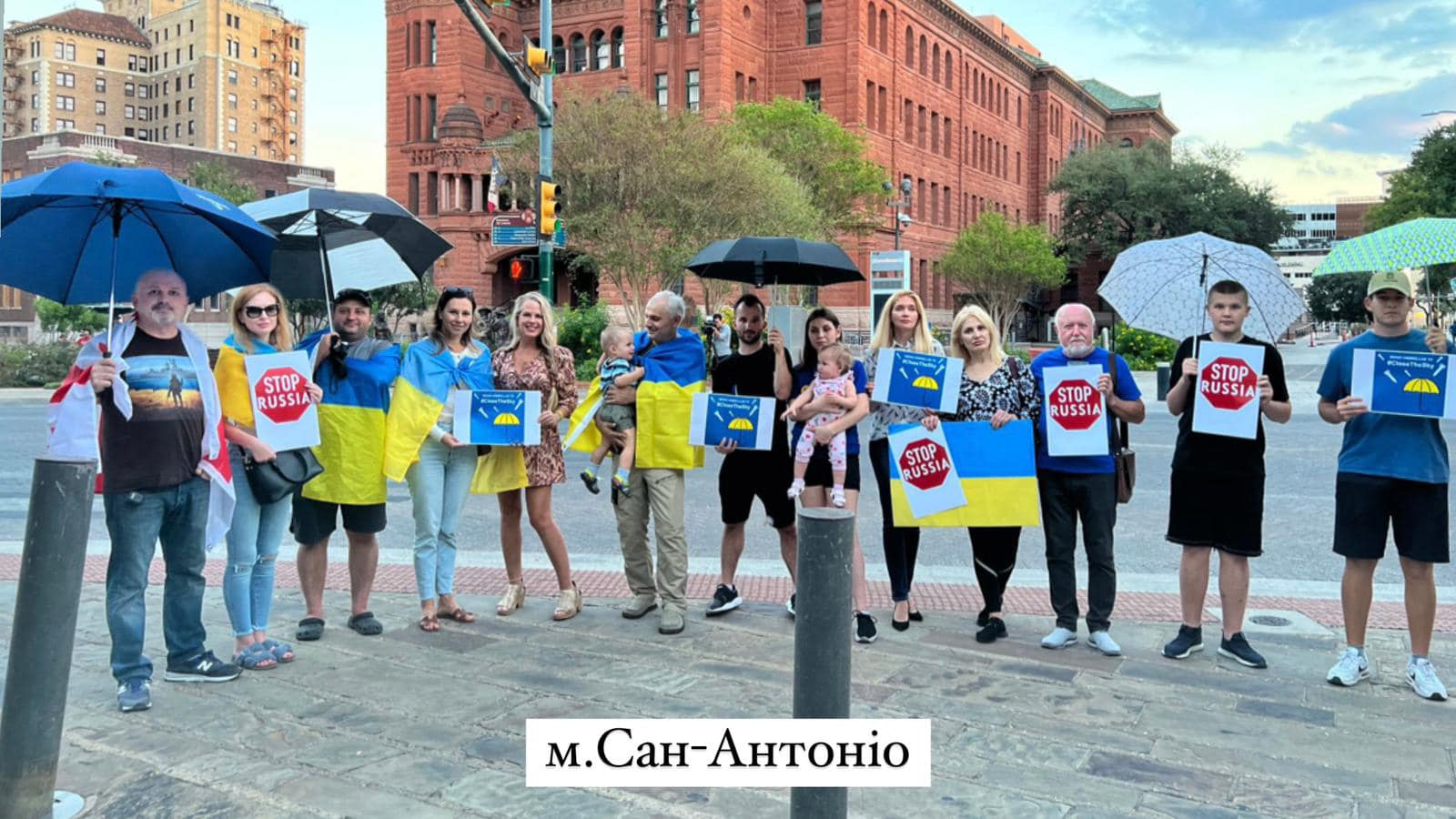 Ракетный террор РФ вывел на митинги в поддержку Украины тысячи людей в разных странах: фото и видео