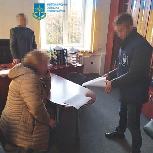 У Житомирі співробітниця ліцею виправдовувала вторгнення РФ. Її затримали