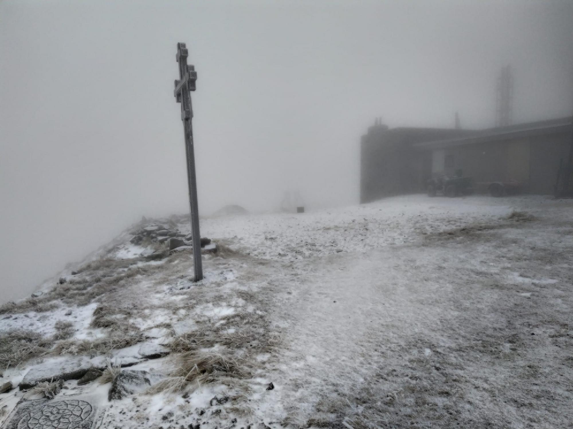 У Карпатах випав сніг та тримається мінусова температура