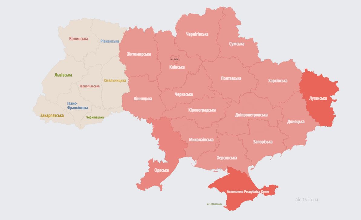 Є "прильоти", працює ППО. Україна під масовим ракетним ударом: усі подробиці