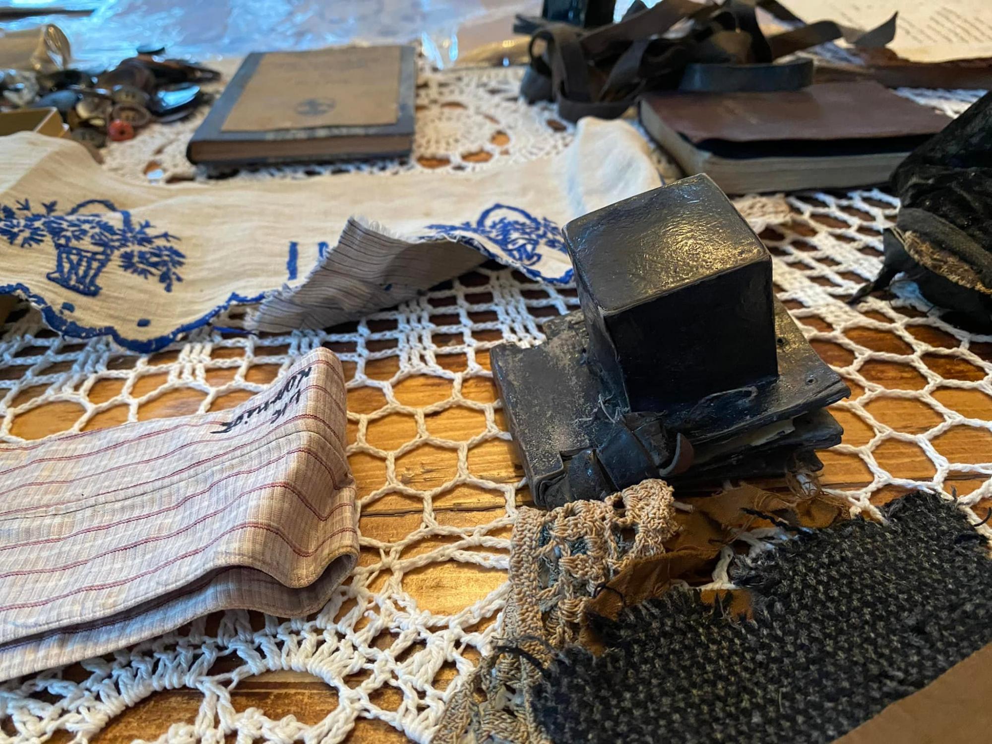 Во Львове нашли более 100 вещей с еврейского гетто в доме, вблизи которого был концлагерь (видео, фото)