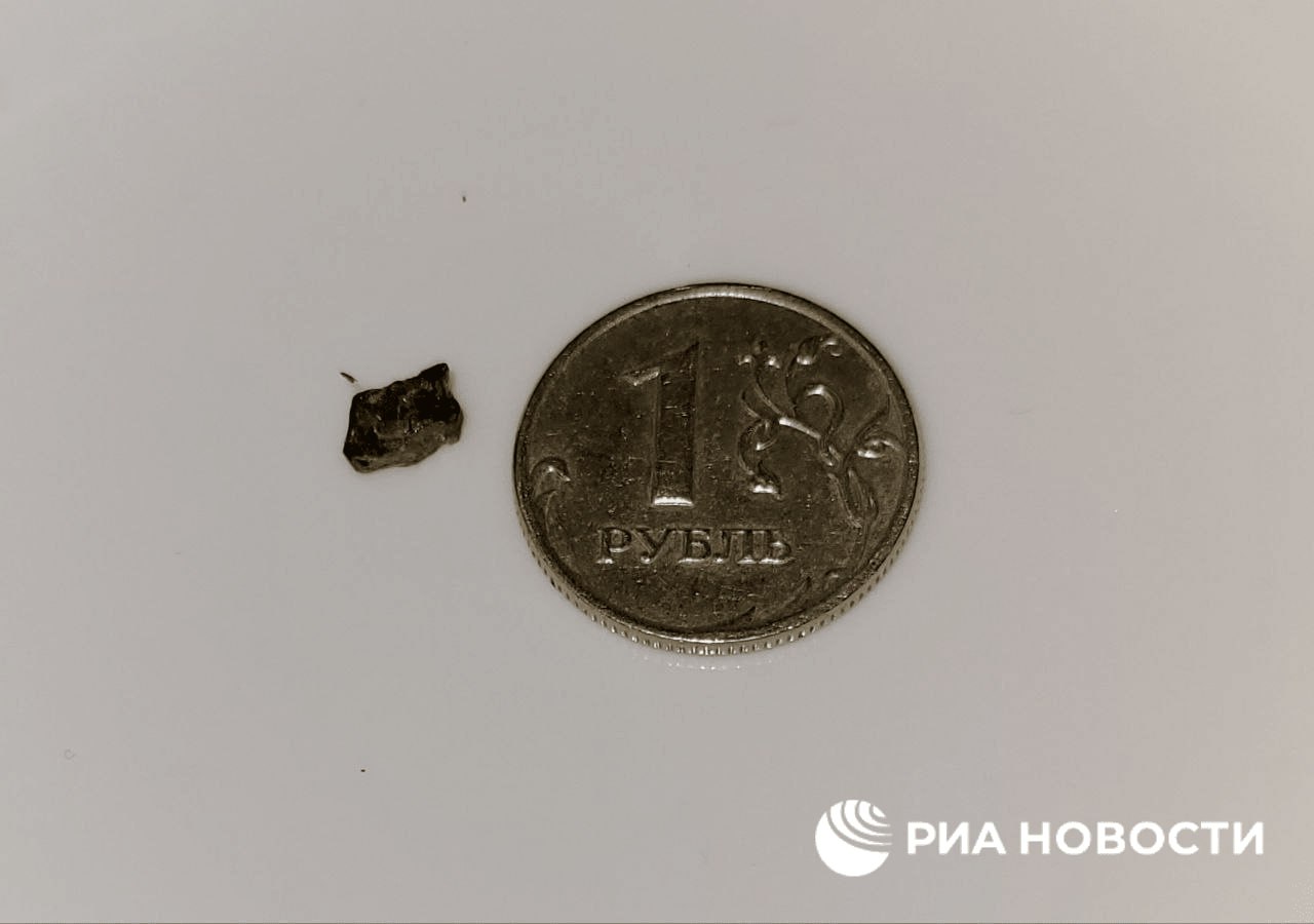 "Виноват Макрон". Рогозин хочет послать лидеру Франции осколок, вытянутый из его спины