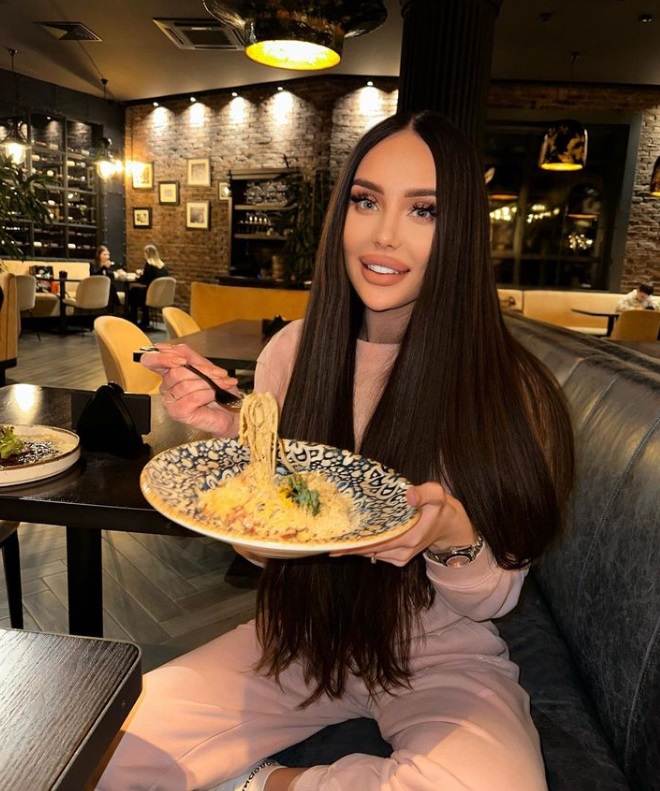 Скандал у Буковелі: ким виявився "мужик в халаті" і що його дружина-блогерка говорить про військового