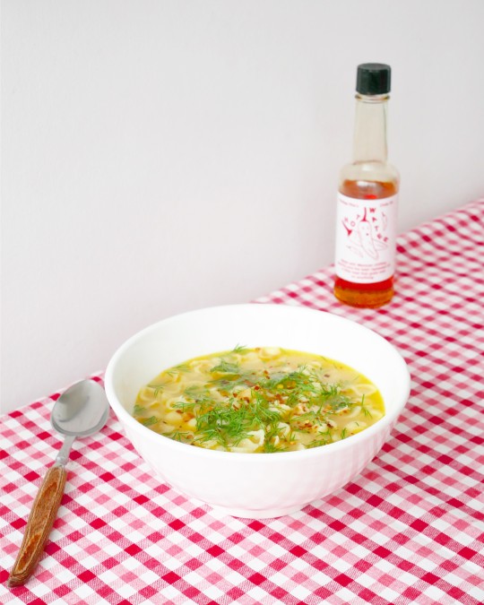 Названы рецепты лучших согревающих супов при простуде: идеально подойдут в холодное время