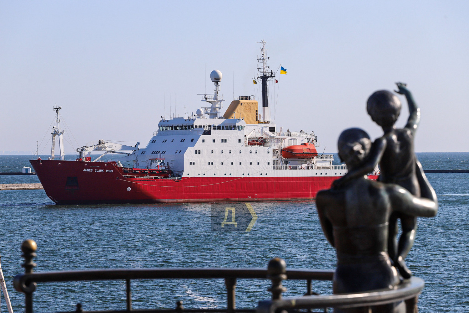 До Одеси прибув перший за роки незалежності український криголам (фото)