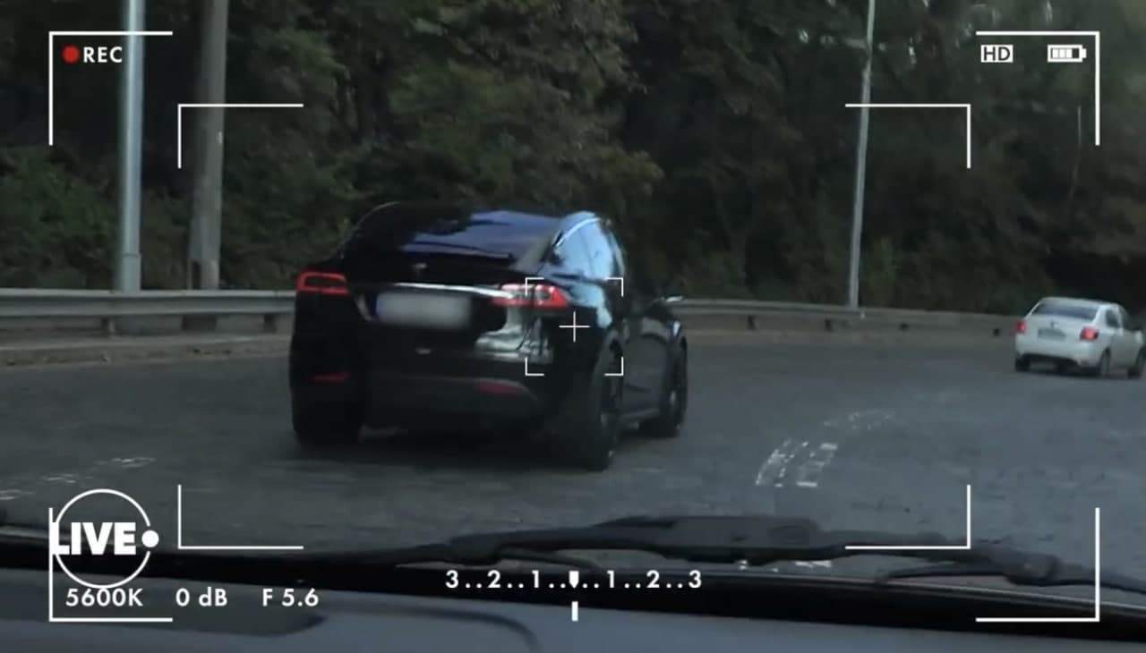 Ирина Билык "засветила" элитное авто за 3,5 миллиона и уже успела нарушить ПДД