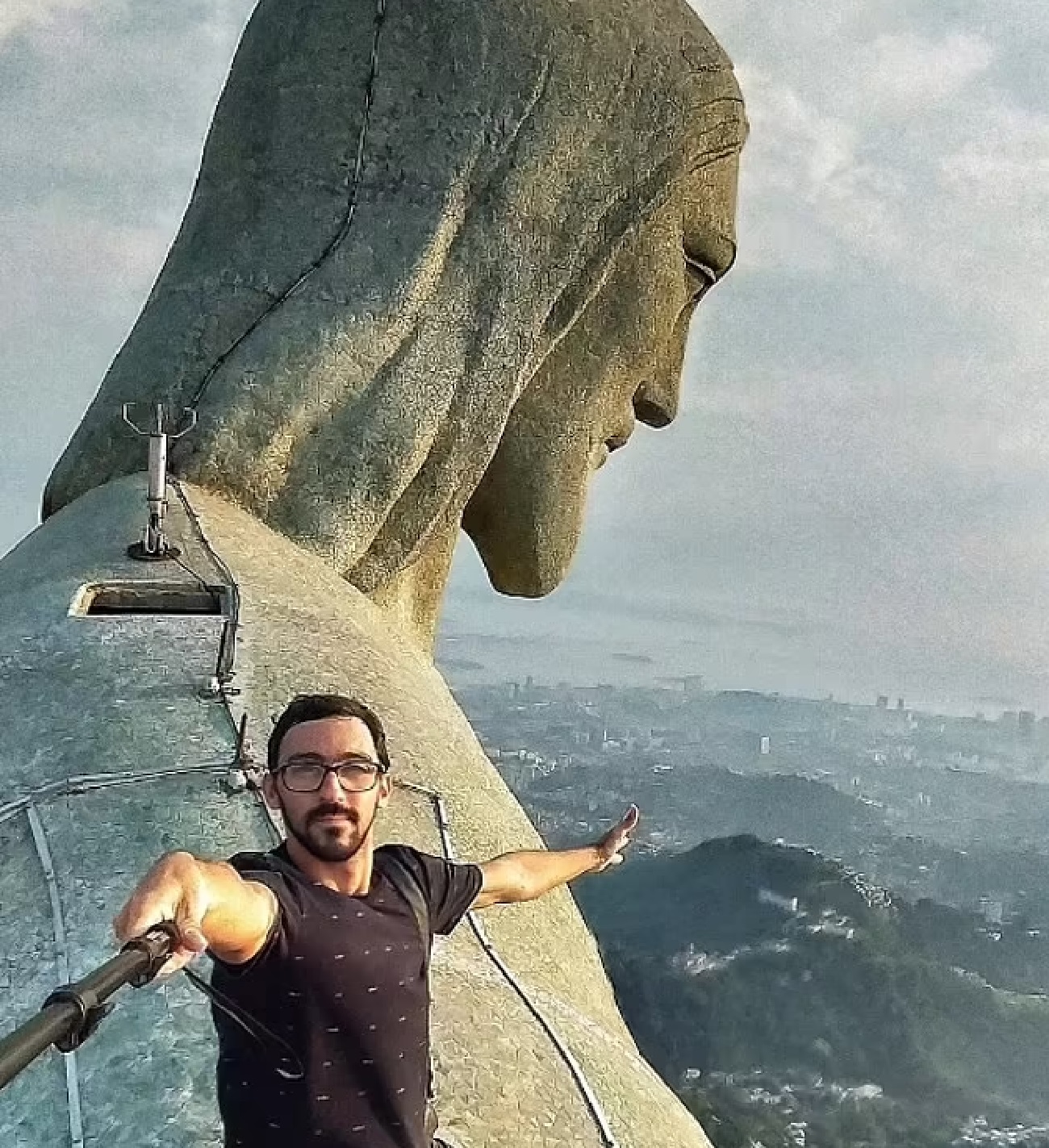 Фотограф витратив три роки, щоб зняти статую Христа-Спасителя з Місяцем в руках. Нарешті йому це вдалося