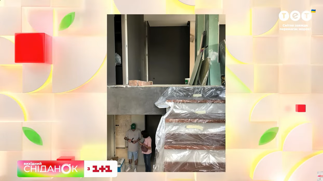 "Мені цього вистачає": Позитив вперше показав свій двоповерховий будинок, де два роки триває ремонт