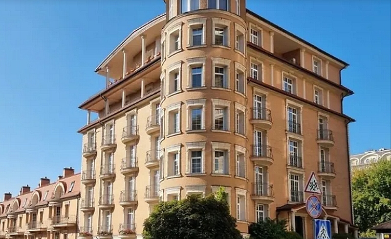 Як виглядає найдорожча квартира Печерська з джакузі та барбекю на терасі