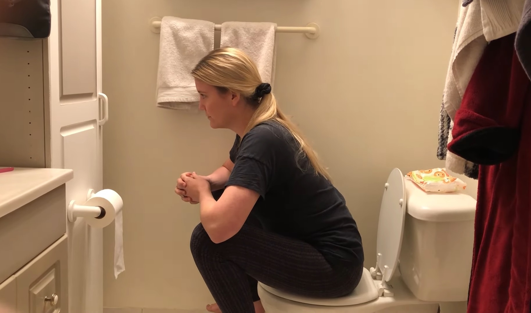 Ми все робимо не так? Ось як правильно треба сидіти на унітазі