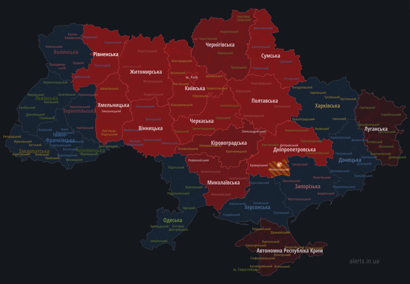 У Києві та низці областей - повітряна тривога. Повідомляють про дрони і роботу ППО