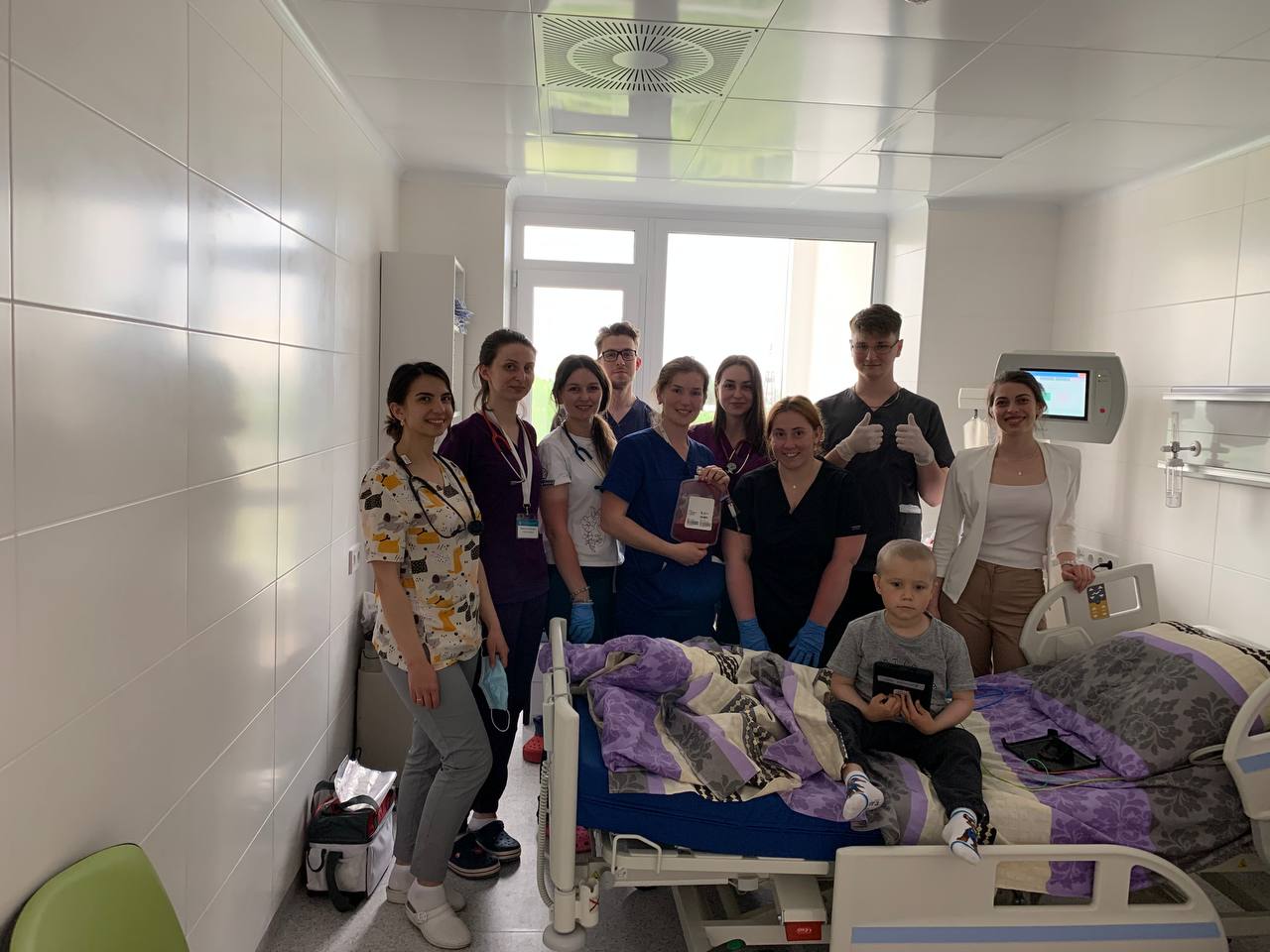 Львовские врачи раскрыли детали первой уникальной операции: "маленький герой совсем не боялся"