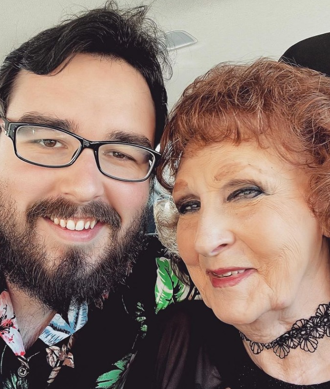 Йому було 17, а їй 71. Історія кохання пари, яка зустрілася 9 років тому і щаслива досі