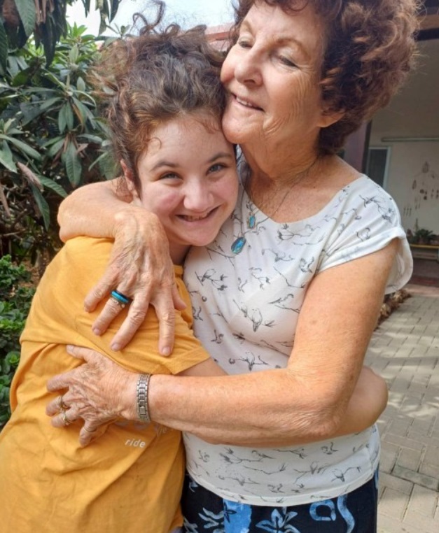 "Допоможи мені". 12-річна ізраїльська дівчинка надіслала голосове повідомлення мамі, коли її викрали бойовики ХАМАС