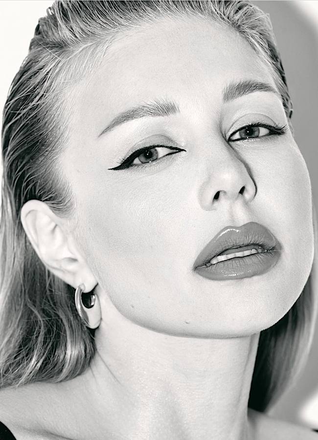 Вбрання на фотосесію за 25 тисяч: які речі в гардеробі Кароль коштують так дорого