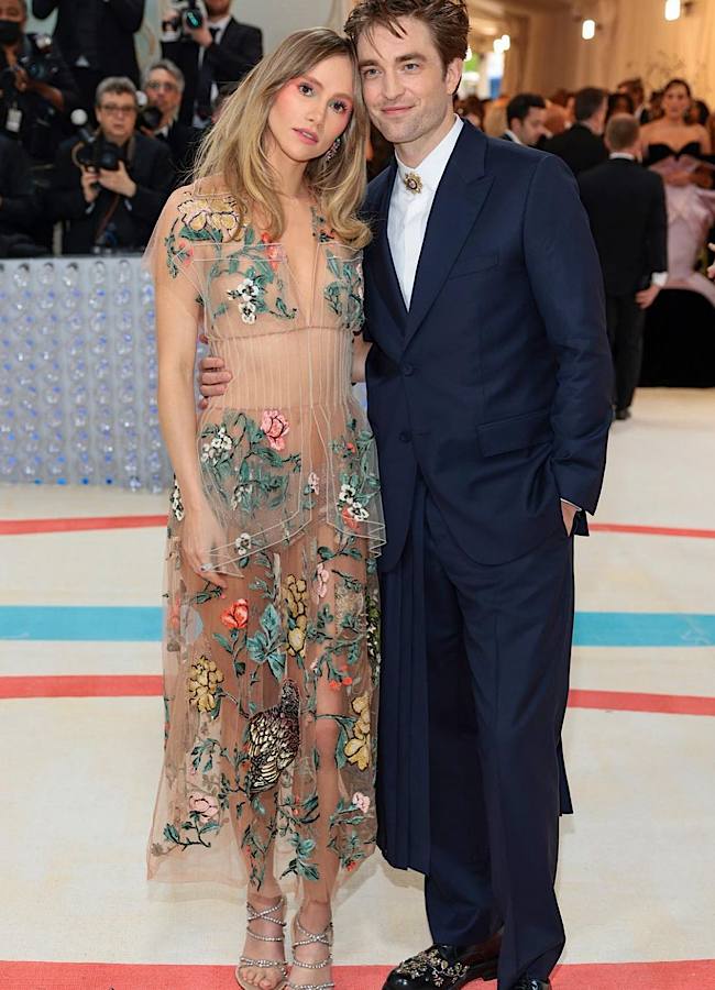 Звезда сериала "Сумерки" Роберт Паттинсон станет отцом: живот уже не спрятать