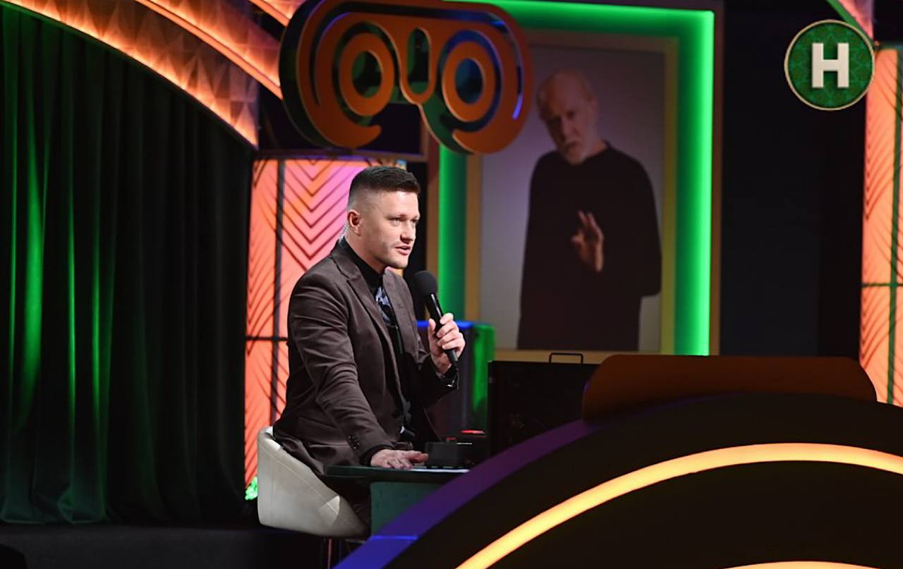 Стало известно имя ведущего нового сезона "Рассмеши комика": он точно вам понравится