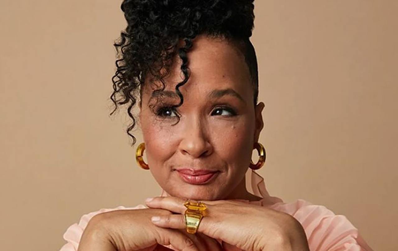 Зірка серіалу "Бріджертони" підкорила фоловерів сукнею від українського бренду