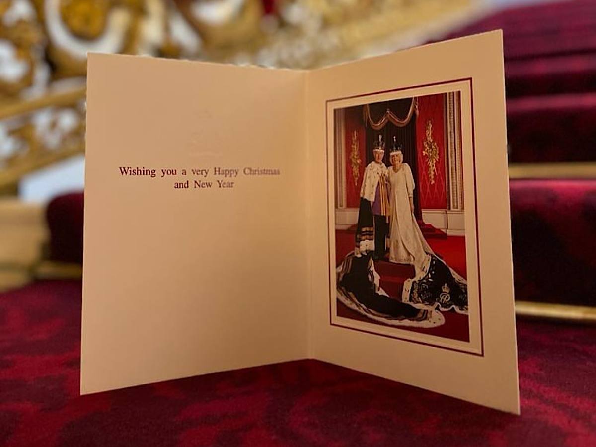 Король Чарльз и королева Камилла показали рождественскую открытку. В чем ее особенность