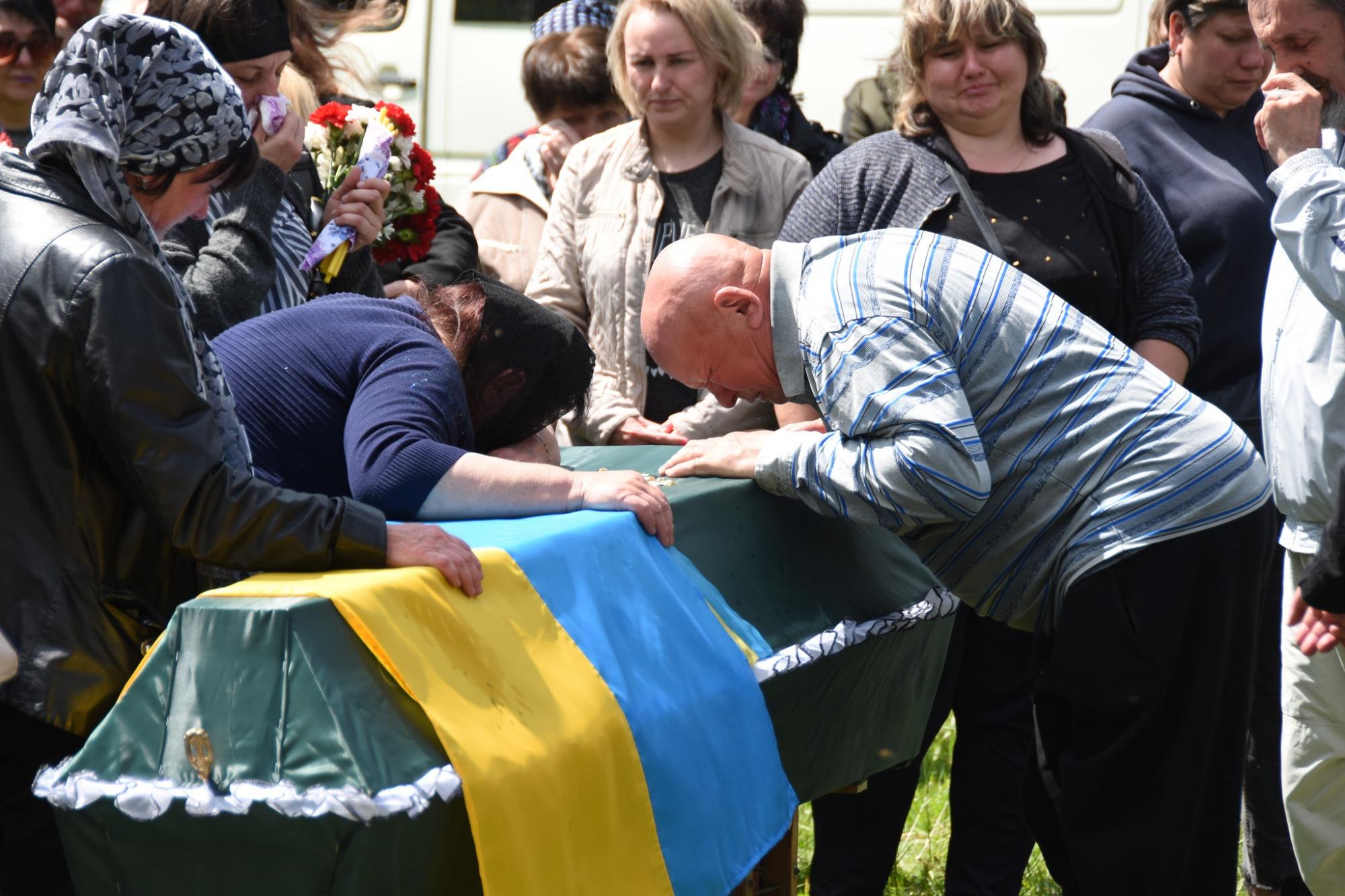 Приблизили победу Украины своими жизнями: в Шостке в последний путь провели воинов-героев