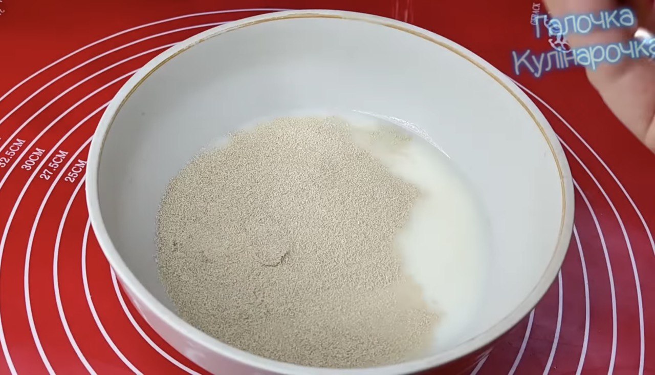 Смачні пончики з вишнями на Різдво: простий покроковий рецепт