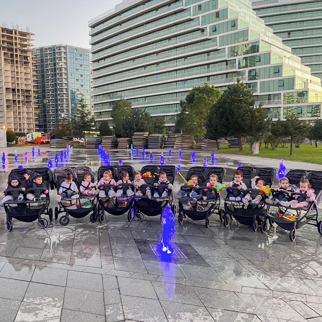 24-летняя россиянка воспитывает 21 ребенка от мужа-миллионера: тратит огромную сумму на 16 нянек